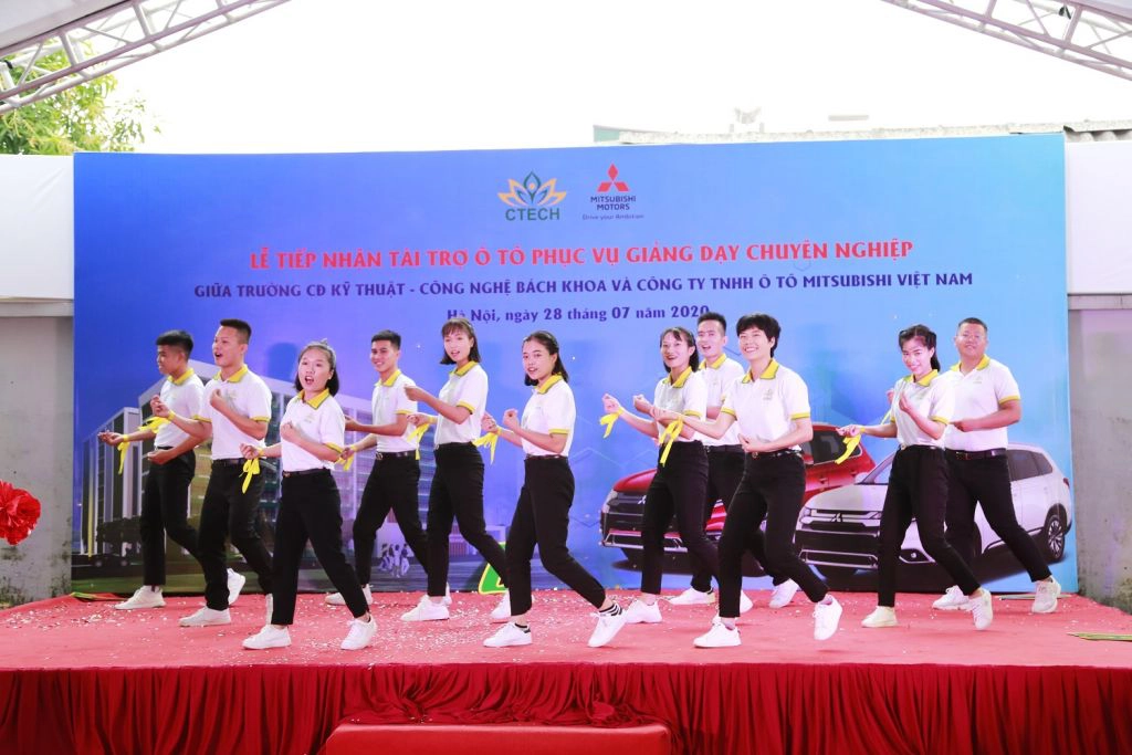 Truong-Cao-dang-Ky-thuat-Cong-nghe-Bach-Khoa-nhan-tai-tro-o-to-tu-Mitsubishi-Motors-Vietnam