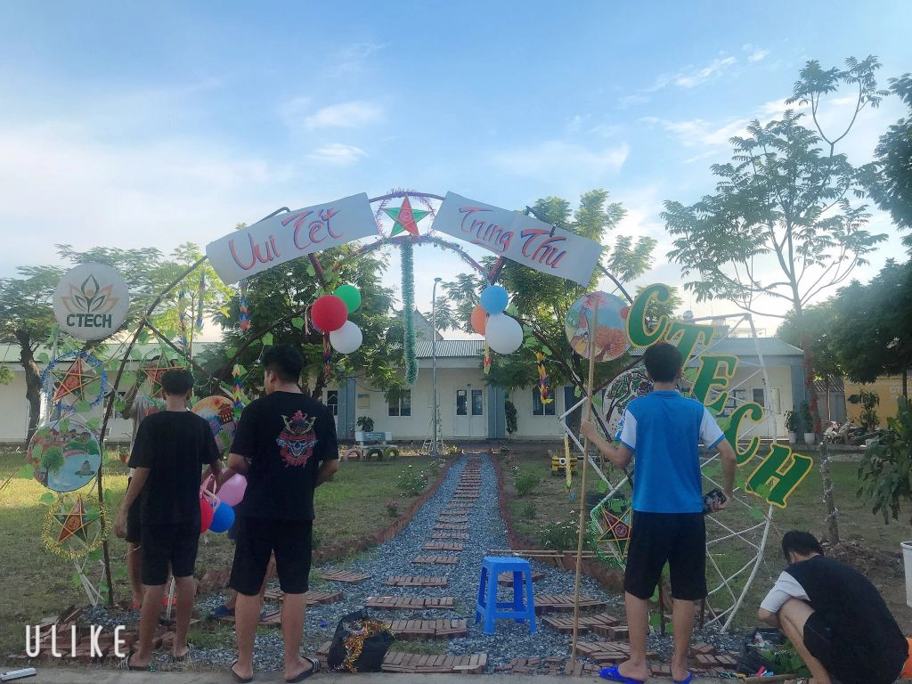 Trung thu “cùng nhau” của tân sinh viên CTECH