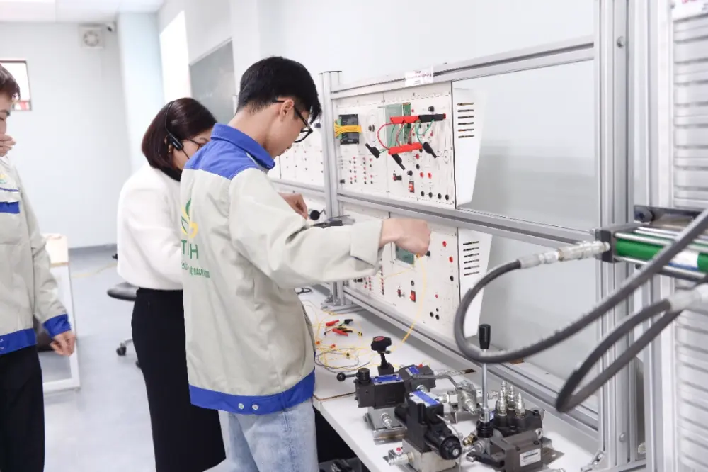 Ngành Công nghệ kỹ thuật cơ điện tử - chìa khóa dẫn lối công nghiệp hiện đại