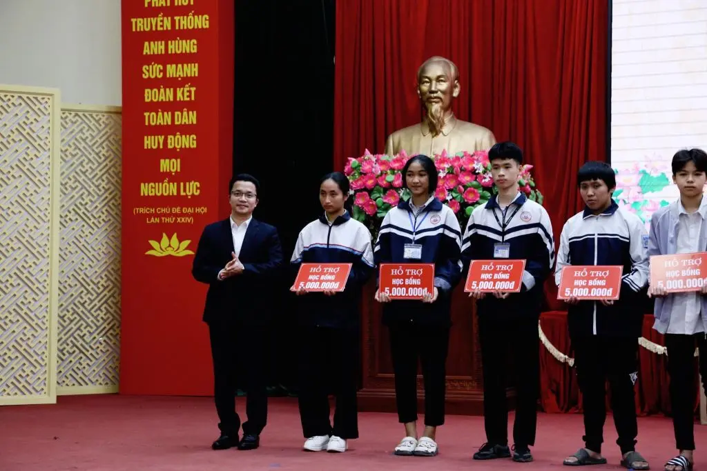 CTECH hỗ trợ huyện Mỹ Đức (Hà Nội) 10 suất học bổng trị giá 50 triệu đồng