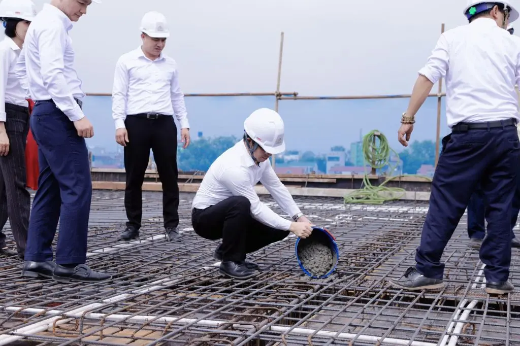 CTECH tổ chức Lễ cất nóc tòa nhà tích hợp N02