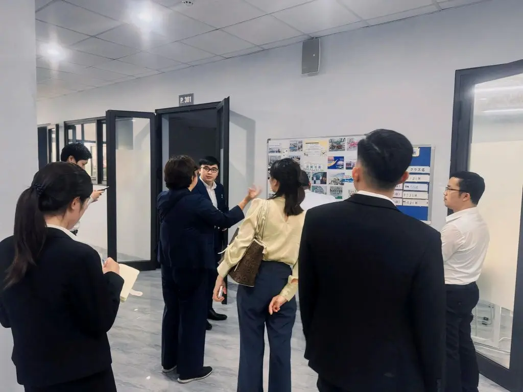 Đại diện doanh nghiệp Forgetec Kawabe và ngân hàng Joyo (Nhật Bản) thăm CTECH