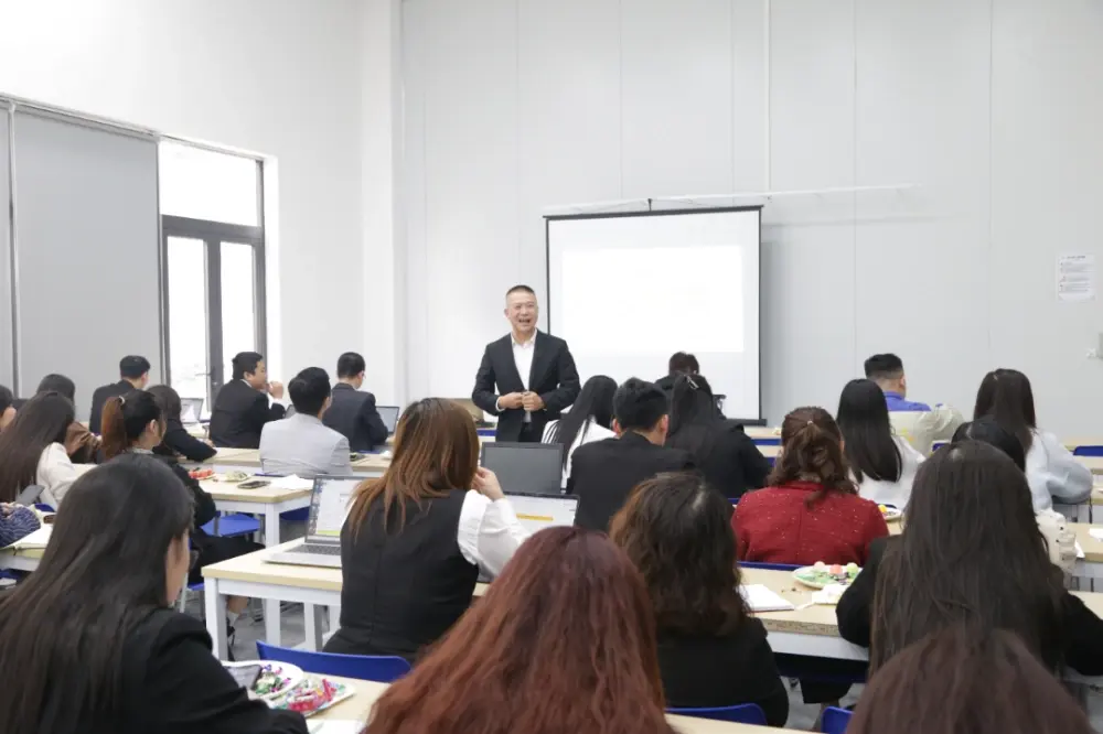 CTECHは、2025年度の入学選考期間中、学生をサポートする準備が整いました。