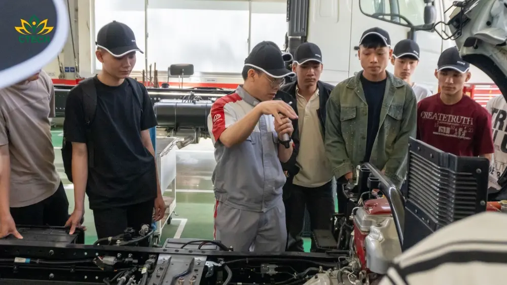 SINH VIÊN CTECH TRẢI NGHIỆM THỰC TẾ TẠI NHÀ MÁY HINO – KHÁM PHÁ DÂY CHUYỀN SẢN XUẤT Ô TÔ TIÊU CHUẨN NHẬT BẢN